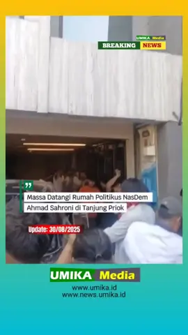 Massa Datangi Rumah Politikus NasDem Ahmad Sahroni di Tanjung Priok Kediaman Ahmad Sahroni, anggota Komisi III DPR RI dari Partai NasDem, menjadi sasaran aksi massa pada Sabtu (30/8/2025) sore. Sekitar pukul 15.00 WIB, rombongan massa tiba dengan sepeda motor lalu memasuki gang perumahan di Jalan Swasembada Timur XXII, Kelurahan Kebon Bawang, Tanjung Priok, Jakarta Utara. Mereka kemudian berkumpul dan melakukan aksi protes di depan rumah Ahmad Sahroni. Hingga kini, belum ada penjelasan lebih lanjut mengenai alasan aksi maupun tanggapan dari pihak Ahmad Sahroni. #UMIKAMedia #viraltiktok #breakingnews #news #beritatiktok 