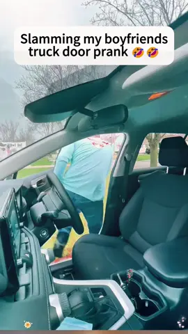 His reaction 😂😂  #scareprank #funny #prank #funnyprank #funnyvideos  