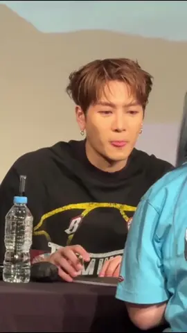เล็บยาว ตัดเล็บด้วยครับ 5555555555 💕 #jacksonwang  #แจ็คสันหวัง  #王嘉爾  #preaw_wangkim 
