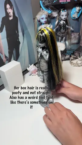 Can’t believe I ruined the tinsel 😭 but it’s okay she’s still looks so slayyyyyy 🐍#monsterhigh #dollrestoration #MHdolls #cleodenile #monsterhighcleo 