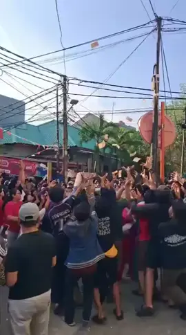 AMBIL BRANGKAS UANG DOLAR NYA, TERUS DIHAMBURKAN KE RAKYAT🔥 DEFINISI DARI RAKYAT UNTUK RAKYAT🤣🤣 #ahmadsahroni #demo #fyppppppppppppppppppppppp 
