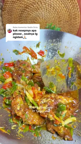 Membalas @Nadia Octa LUNAS YA Ka😊🙏 Ayam sambal bawang  Bahan : 5 potong ayam  Bumbu marinasi  1 Saset Desaku Marinasi  1 Saset Desaku bawang putih  3 sdt tepung Maizena  5 sdm air  Lalu goreng ayam sampai agak kering (sesuai selera)  Bahan Cabe ( rebus )  24 biji cabe hijau  20 biji cabe rawit merah  15 biji cabe rawit  10 siung bamer 6 siung  baput  ukuran besar  2 buah tomat  Rebus selama 2-3 menit aduk-aduk  Lalu ulek kasar  Seasoning  1/2 Sdt Garam  1/2 sdt Gula  1/2 Sdt Penyedap  1/2 Sdt Kaldu ayam  #olahanayam #masakanenak #fyp #masakan #masakanrumahan    