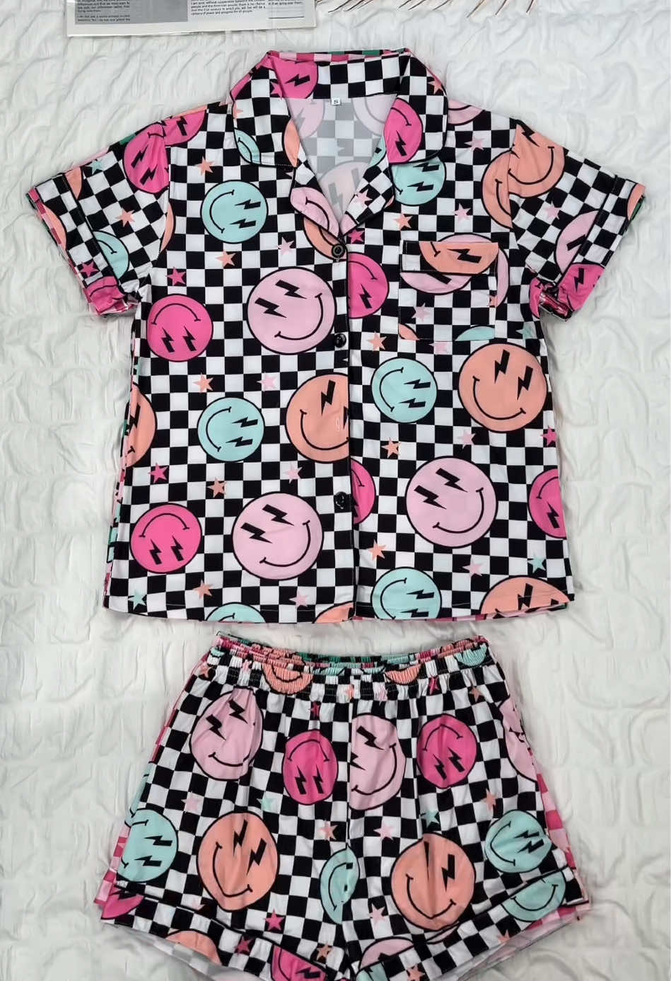 This set is literally a mood 🥹so comfy & cute 🫶🏻☁️🎀✨ #smileyface #smiley #checkered #pajamas #sleepwear #twopieceset #2pieceset #comfyclothes #spotlightfinds #tiktokmademebuyit #tiktokshoplabordaysale #tiktokshopcreatorpicks #TikTokShopRestock 