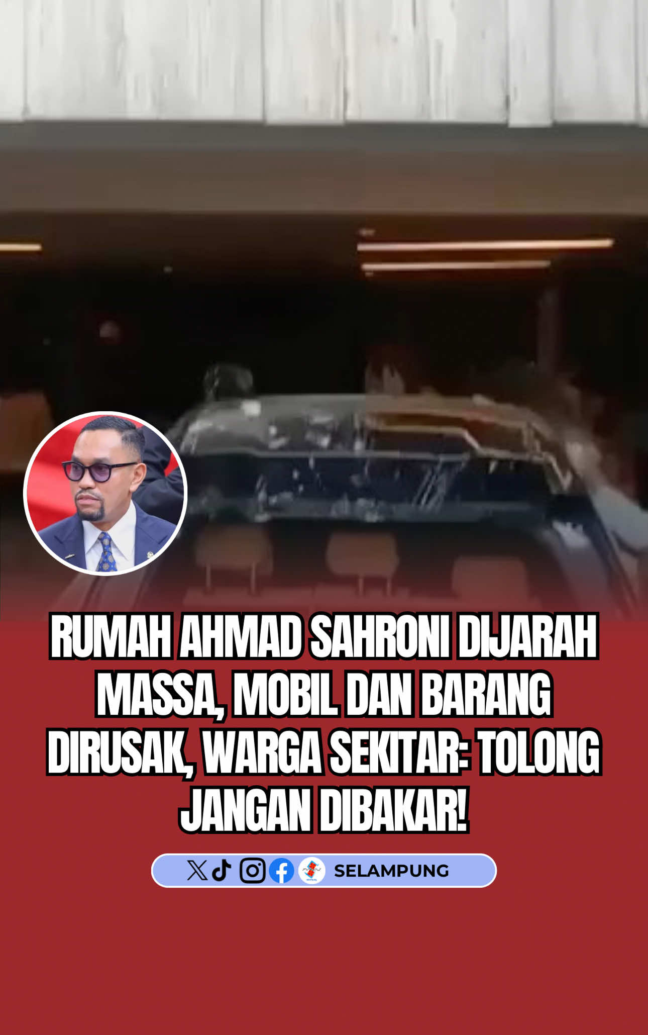 Rumah Ahmad Sahroni Dijarah Massa, Mobil dan Barang Dirusak, Warga Sekitar: Tolong Jangan Dibakar! Ratusan orang menggeruduk rumah anggota Komisi III DPR RI dan politikus Partai NasDem Ahmad Sahroni di Tanjung Priok, Jakarta Utara, Sabtu (30/8/2025) pukul 15.00 WIB. Dalam tayangan InewsTV, sejumlah orang berhasil masuk ke dalam rumah Ahmad Sahroni dan manjarah barang-barang di dalamnya. 📽️ x/ozyxee #selampung #semestalampung #rumahahmadsahroni #sahroni