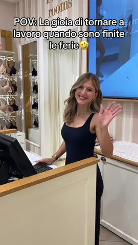 Felicità saltami addosso🤣 Buon Rientro a tutti🤗 #milazzo #intimissimi #maestrideipov #vitadacommessa #perte 