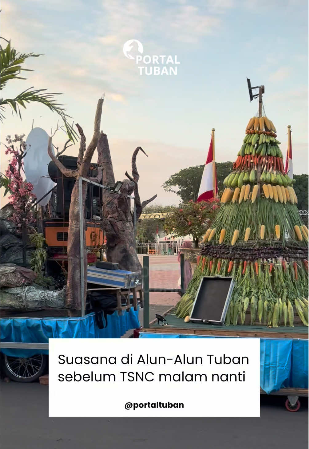 Mobil hias, para peserta carnival sudah mulai datang di Alun-alun Tuban menjelang Tuban Specta Night Carnival. Nomer berapa nih yang paling kalian tunggu-tunggu? #PortalTuban #InfoTuban #TNSC