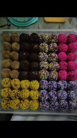 #fyppppppppppppppppppppppp #grahamballs #grahamballswithmallows #youngintrepreneur #sprinklesprinkle @eyjayyyy 💗🎀