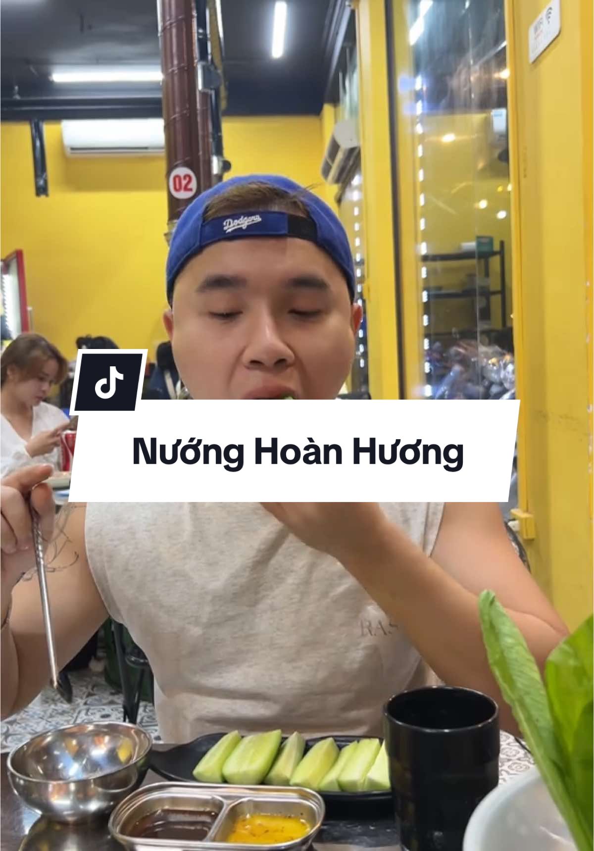 Tao sợ luôn, tưởng chỉ có trên mạng. Ai ngờ gặp luôn ở wc Vincom