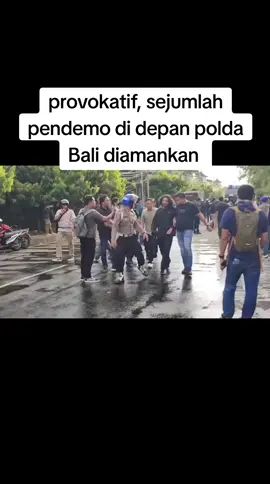 sejumlah pendemo di depan polda Bali berhasil diamankan, sabtu (30/8)  #fyp #mahasiswa #ojol #massaaksi #anarkis #provokator 