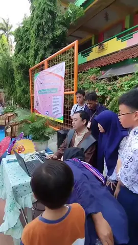 #repost  | Motivator buta guncang SMPN 85 Jakarta!  diiringin musik Naruto penulis buta bikin heboh karena bisa ngetik cepat banget!