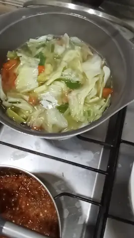 mantap guys..hari ini nyanyur sop sama sambal goreng. buat sopir saluna ades. #hiburantiktok # semangat para pejuang keluarga.