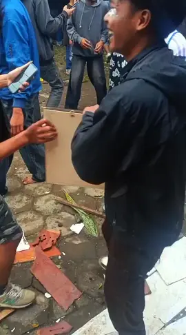 Rakyat karo DPR pada bae #democilacaphariini  #dprcilacap #dprkoruptor #gantirakyat #penjarahan 