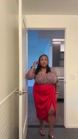 Mid-length hair and a lil leg🤏🏽❤️