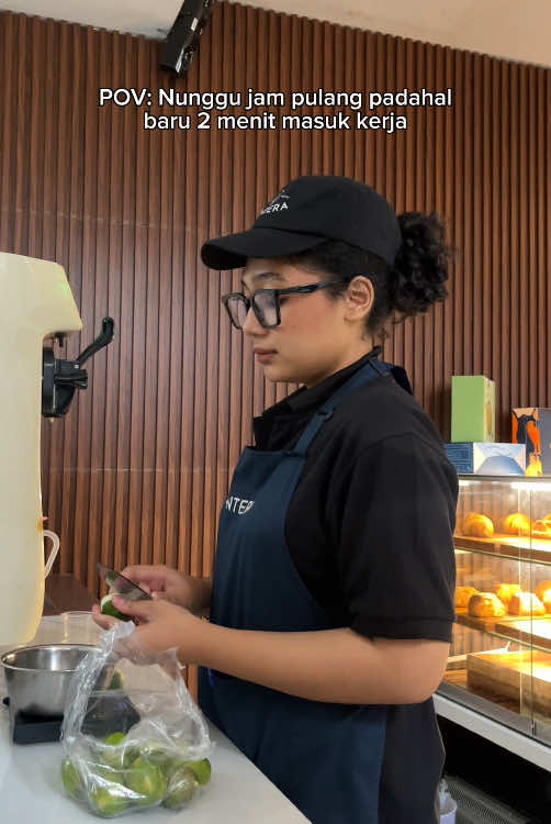 Masih lama kah bang pulangnya 🥲🥲 #lentera #fyp #fyppppppppppppppppppppppp #lenteracomedy #meme #funny #barista #baristalife #comedy #povbarista #kontenbarista 