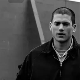 باسم+ مايكل😔. . #باسم_كربلائي #michaelscofield #pirsonbreak #قصائد_حسينيه #explore 