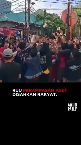 jam bolehh tuhh… 👀👀 #ahmadsahroni #sahroni #perampasan #massa #dprri  