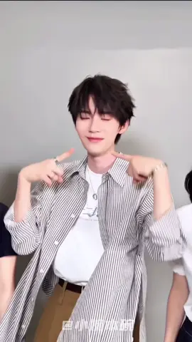 เรื่องเต้นเราก็ไม่เคยเป็นรองใครอยู่แล้ว #โจวอี้หราน #周翊然 #zhouyiran #ดาราจีน #หวังอิ่งลู่ 