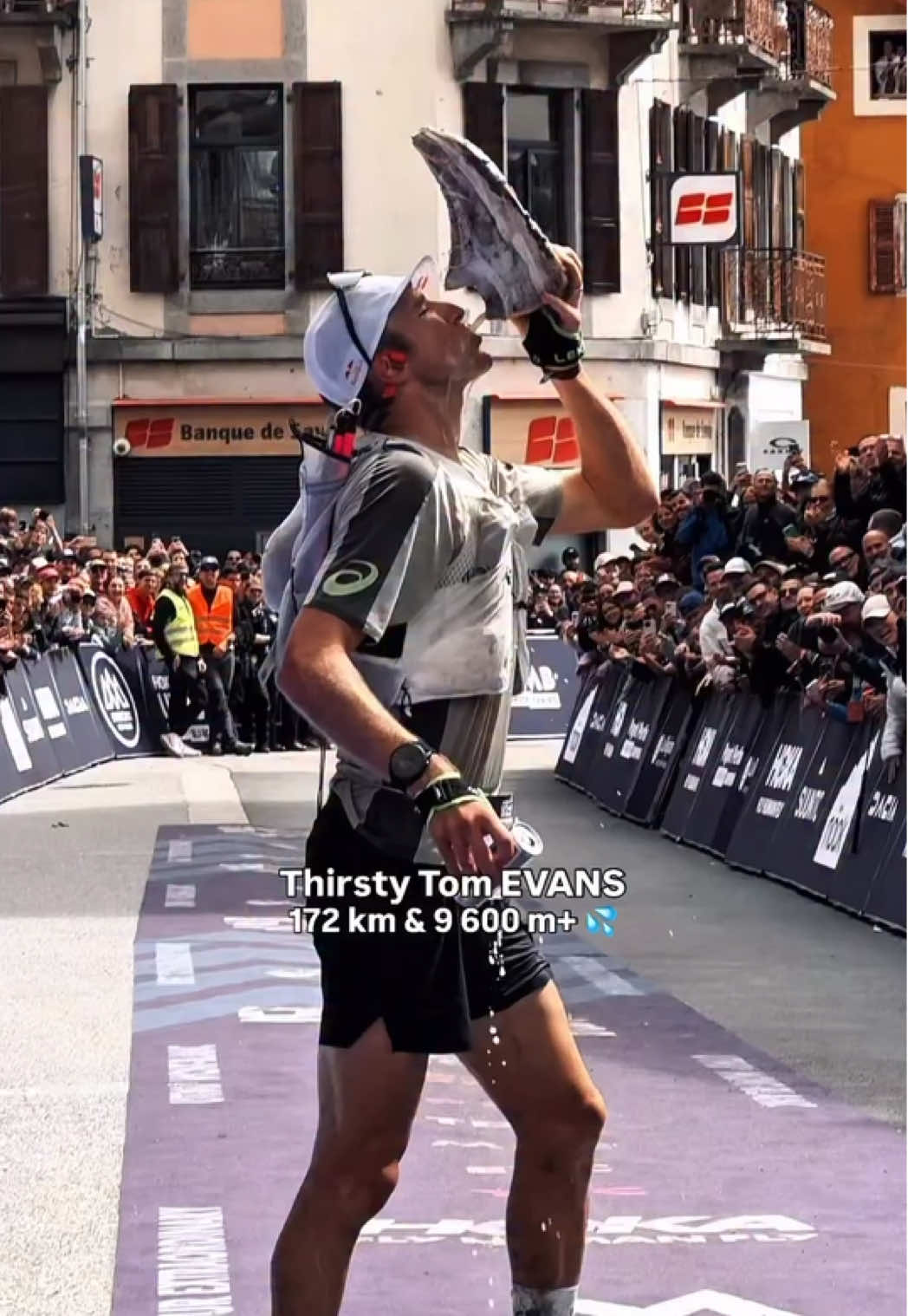 When Bro is thirsty 💦 ____ 🎥 Follow the live / Suivre le live: live.utmb.world, link in bio 🔗 5 languages, 🇬🇧🇫🇷🇮🇹🇪🇸🇨🇳 #UTMB2025 #HOKAUTMBMontBlanc #MeetYourExtraordinary #UTMBWorldSeries #UTMBLive #SportsTikTok 