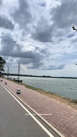 මේ මාවත් දිගේ අපි මොන තරම් ඇවිද යන්න ඇතිද...🥹