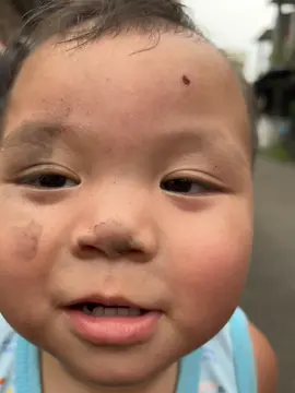 jatoh nyusruk sampe nyium spakbor motor🗿🗿🗿  #baby #toddlersoftiktok #foryou 