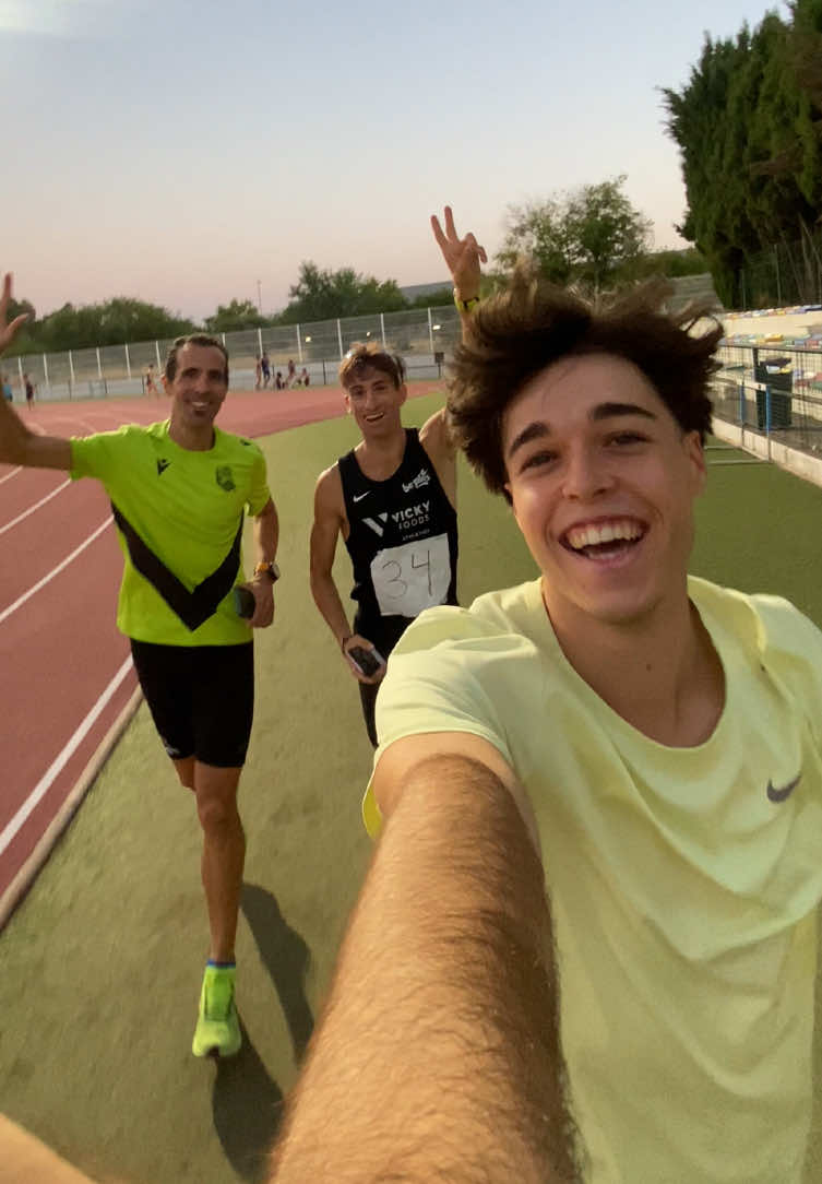 🔜🔥 SOY EL ÚNICO QUE QUIERE COMPETICIONES YA??? | Esta temporada se vienen los mejores vlogs, viajes, colaboraciones, pero sobretodo, mi mejor nivel. Muchos sueños por cumplir que están más cerca que nunca. Espero poder compartir todo esto con vosotros. Voy a poner todo de mi parte para que estéis orgullosos de mi. Esperemos que la salud nos respete 🤞🏻🤞🏻 . . . #Running #atletismo #carreras #motivacion 