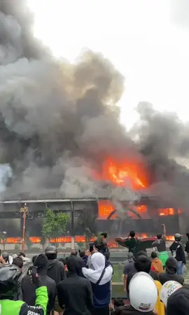 Pray For Gedung DPRD Kota Pekalongan🥀🎗️  30-08-2025   #demo #demodpr #korupsi #fyp #viral 
