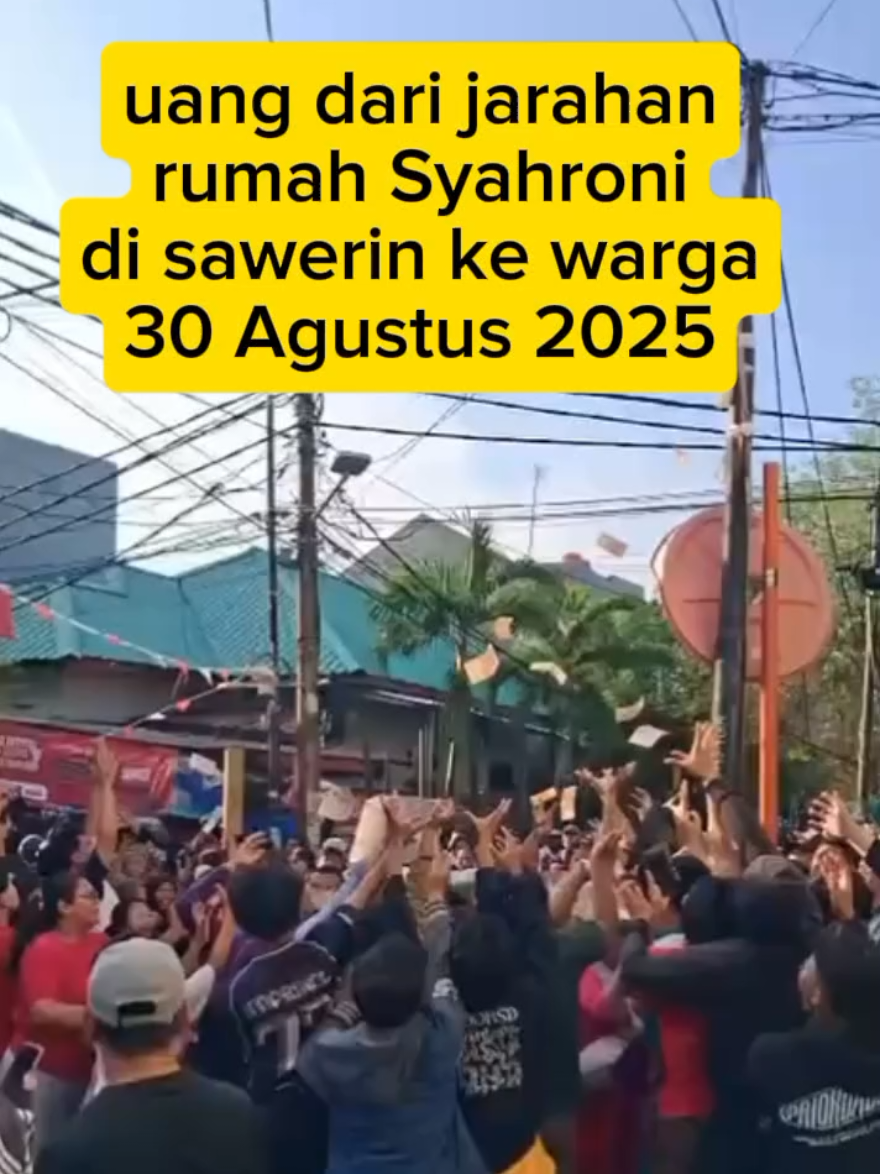 Duit jarahan di rumah Syahroni yang sombong#buat nyawer warga