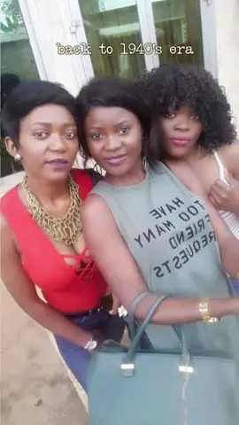 #CapCut mes sœurs et moi de 2017 en retournant en 1940😁😁😁😁#pourtoii #fyp #pourtoi #viralvideos @Decobydora @marilynnoire 