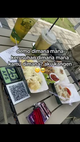 Kmu nde mana aku kangen🥺🥹 #fypage #padahariini #demo #kangen 