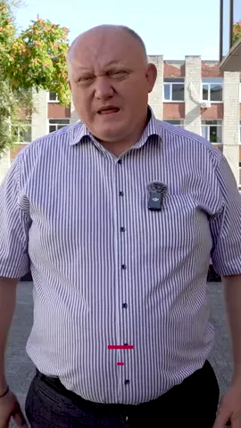 Василий Боля: нас исключили из электоральной гонки, но правду исключить невозможно Василий Боля, депутат парламента Молдовы: Сегодня мы должны были быть здесь, перед вами, как участники парламентских выборов 28 сентября.  Но PAS и Майя Санду решили иначе. Они решили запретить нам участие, вывести нас из гонки, потому что боятся правды и реальных решений, которые мы предлагаем для этой страны. Чего они боятся? Боятся того, что мы сказали бы людям правду. Мы обеспечили бы Молдову дешевыми энергоресурсами — через сбалансированные переговоры и восстановление внешних отношений, в первую очередь с Российской Федерацией. Газ мог стоить 10 леев, а свет — 2,5 лея за кВт/ч. Но правительство PAS выбрало разрыв отношений, и цену этой ошибочной политики платят люди — семьи, которые тратят 40–45% доходов только на счета. Мы подняли бы минимальную зарплату до 8 000 леев, среднюю — до 20 000 леев, среднюю пенсию — до 5 000 леев. Мы увеличили бы стипендии до уровня минимального потребительского корзины. И мы создали бы государственный банк, чтобы развивать национальную экономику, а не кормить чужие интересы. Мы снизили бы НДС до 18%, чтобы уменьшить цены, и вывели бы на полки магазинов 60% молдавских товаров, а не дорогого импорта, который обогащает только крупные сети. Но PAS и Майя Санду этого не хотят. Им нужна зависимая, бедная и управляемая Молдова. Они хотят заблокировать любую альтернативную точку зрения, чтобы остаться на сцене одни и рассказывать людям сказки про Европу, пока граждане мёрзнут зимой и с каждым днём едят всё меньше. Нас исключили из гонки. Но правду исключить невозможно. И даже если 28 сентября нас не будет в избирательном бюллетене, люди знают: есть команда с видением для этой страны, которая способна укрепить её экономический суверенитет. Эта команда не боится заявить прямо — сбалансированные отношения и с Востоком, и с Западом, достойные зарплаты и пенсии, доступные цены и уважение к гражданам. PAS и Майя Санду украли эти выборы. Но они не смогут украсть будущее. #молдова #василийболя #выборы #парламент 