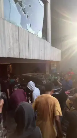 Rumah Ahmad Sahroni Dijarah, Massa Angkut Televisi sampai Koper, Sebuah Mobil Listrik Hancur