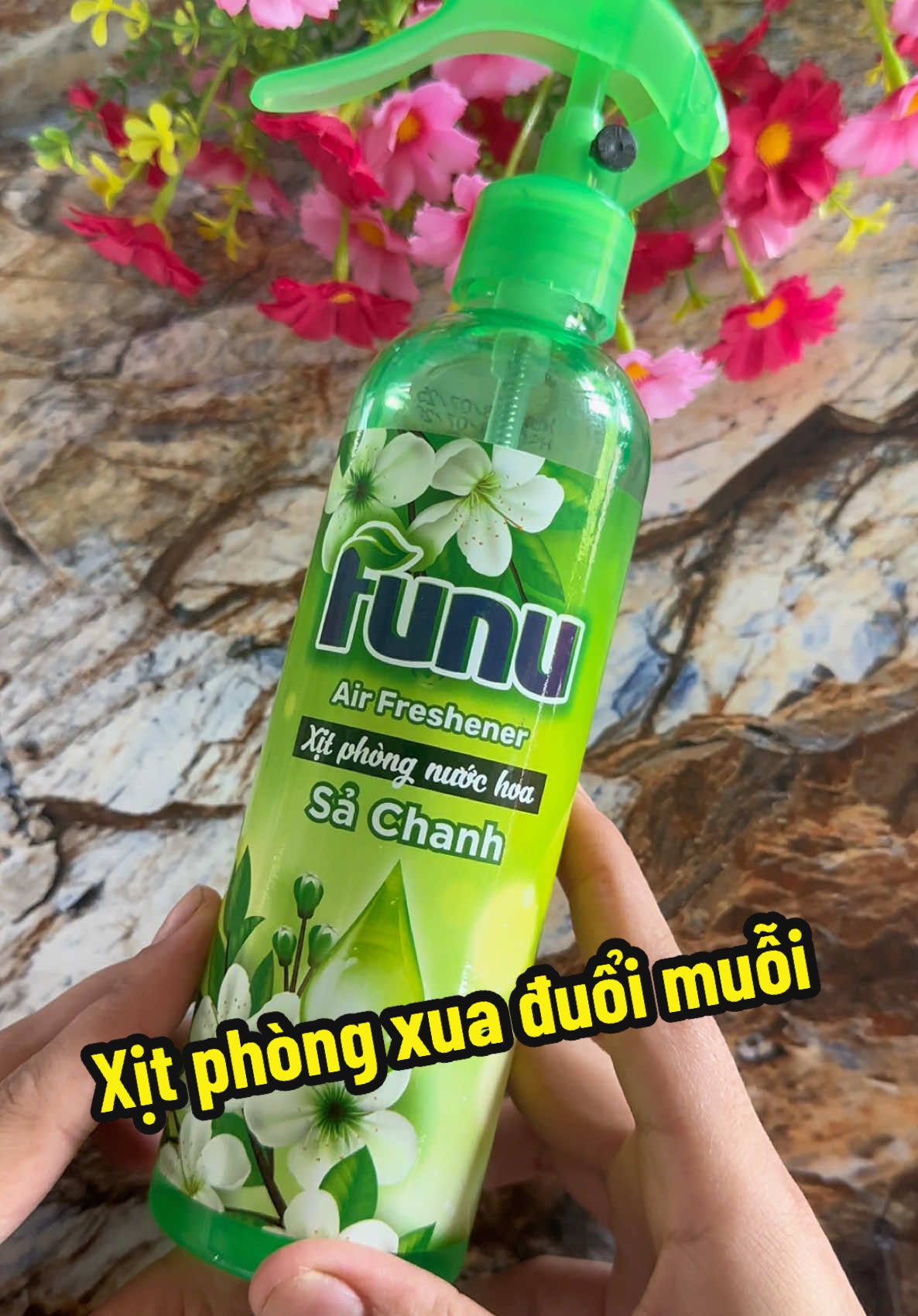 Không chỉ xịt thơm phòng còn xua đuỗi muỗi và côn trùng #taphoanhatom18 #xitphongduoimuoi  @Tạp Hoá Nhà Tom  @Tạp Hoá Nhà Tom  @Tạp Hoá Nhà Tom 