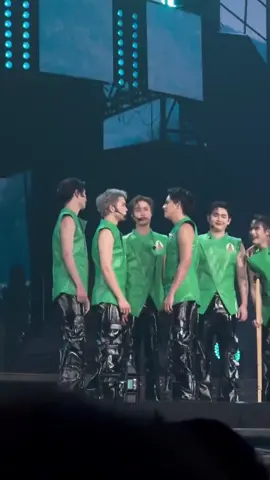 winnysatang kiss omg 😭😭  #winnysatang #geminifourthconcertd1 #winnythanawin #satangks 