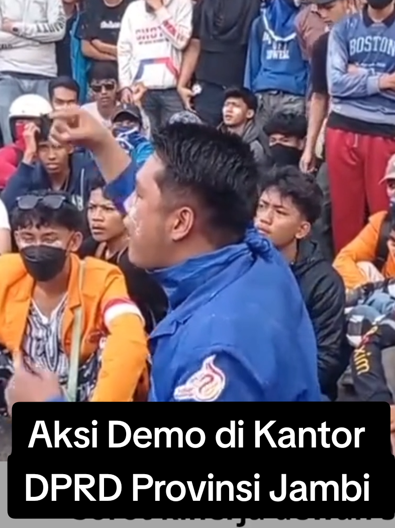 Qkai Demo di Kantor DPRD Provinsi Jambi,  Tuntut kinerja dewan sekaligus menuntut keadilan atas tewasnya driver ojek online (ojol) Affan Kurniawan. #aksidemo #jambi #dprdprovinsijambi 