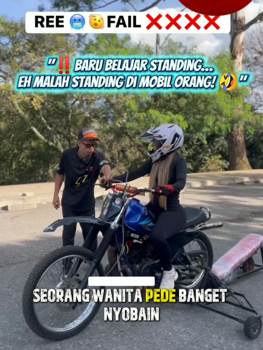 Niatnya belajar gaya keren, malah jadi tontonan kocak! 🤣 Wanita ini coba standing motor pakai alat, tapi endingnya bikin ngakak… mobil parkir pun jadi korban. 👉 Jangan lupa like 👍, share 📲 dan subscribe 🔔 biar ngakaknya bareng-bareng! --- 🔥 Hashtag Viral #StandingMotorFail #LucuBanget #AutoNgakak #VideoKocak #EpicFail 