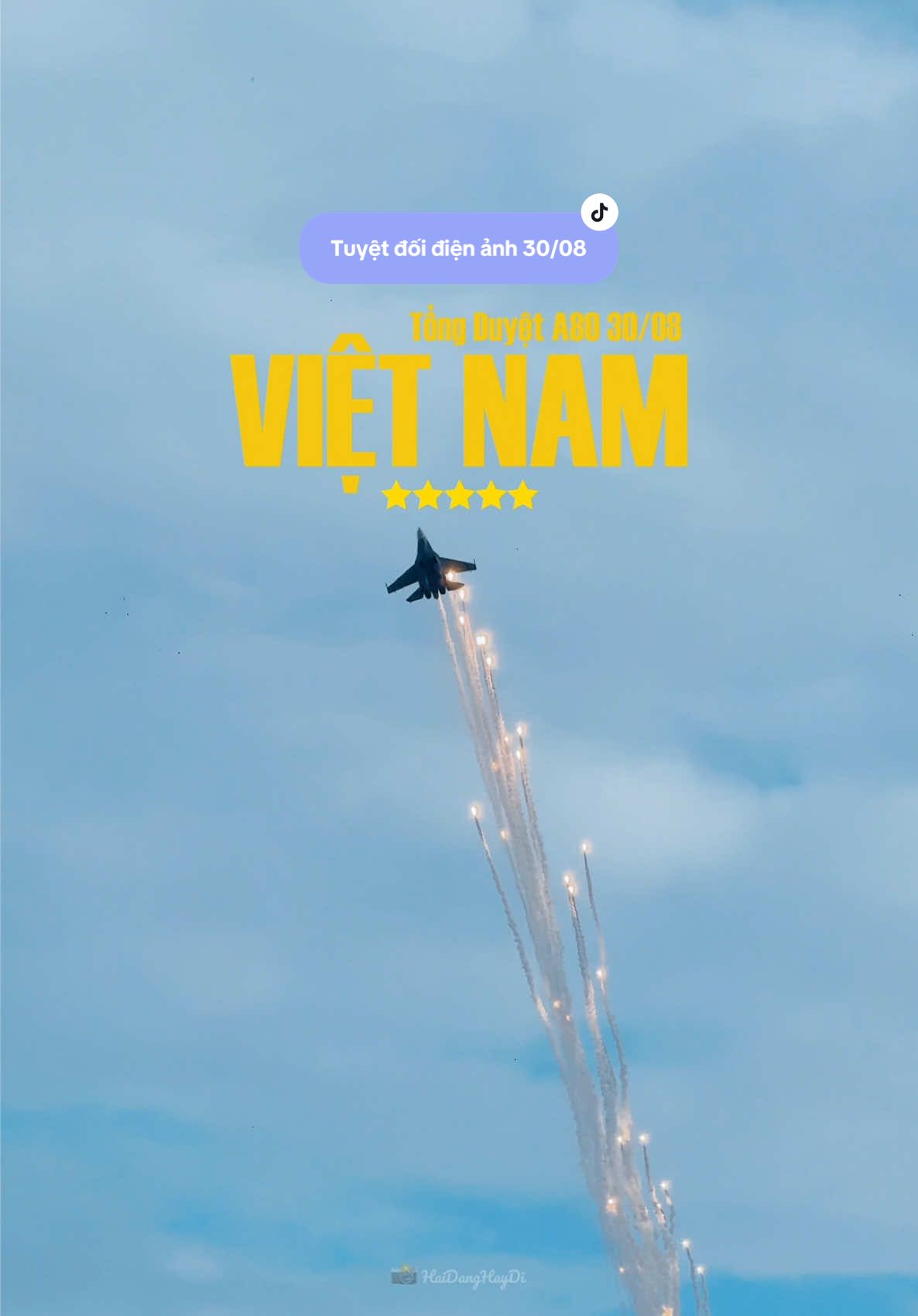 Tuyệt đối điện ảnh. Màn trình diễn bẫy nhiệt trên bầu trời Hà Nội trong những ngày cận kề 02/09.  #kyniem80namquockhanh #hoabinhdeplam #su30mk2 #Yak130 #reelsvideoシ #reelsvn #HaiDangHayDi