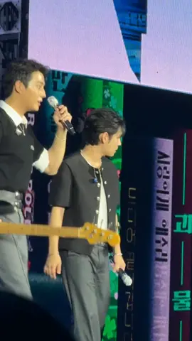 BUSETTTT BUSETETETETET #youngk #wonpil #day6 #영케이 #원필 #데이식스 @DAY6  cr. youngone_yk