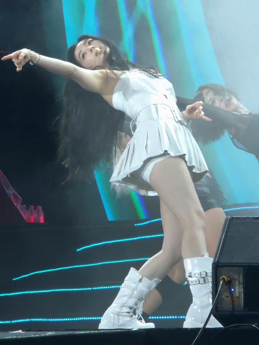 Irene singing Trampoline in white outfit for The K-Showtime concert 💗🥰  #아이린 #레드벨벳 #irene #redvelvet #thekshowtime