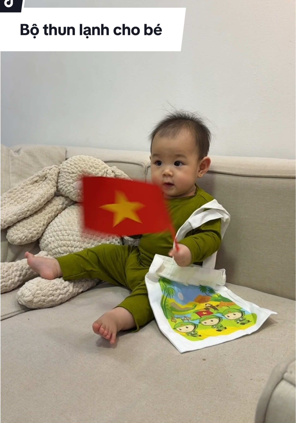 Mùa thu đông hay cho ngủ điều hoà cứ mặc những bộ thun lạnh dài tay như này là bao yên tâm, ko bị gió lạnh ngực, lưng cũng ko sợ mồ hôi thấm ngược vào trong gây viêm phổi #bothunlanh #bothunlanhchobe #bothuntamchobe #quanaotreem #quanaochobe 