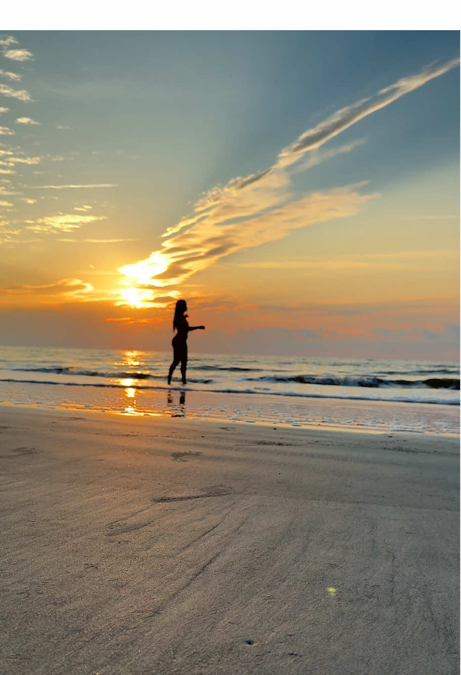 Just enjoy your own company 🤍💕 #sunriseonthereaping #livingmybestlife #jekyllisland #haitiangirl #protectingmyenergy 