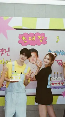 MC A-na dan para staff show! musiccore merayakan ulangtahun gyuvin🩵#Hearts2Hearts #A_na #gyuvin #musiccore #fyp 