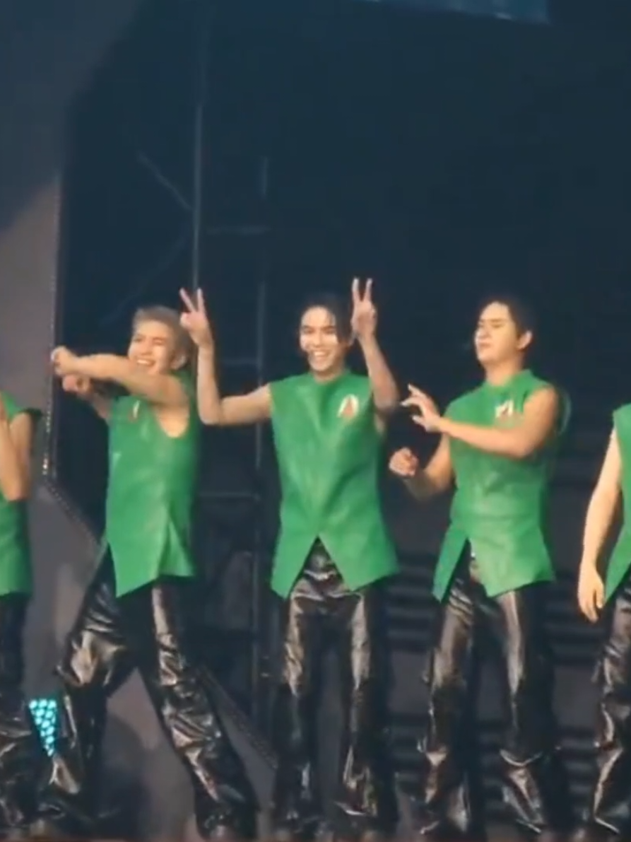 chinzilla #geminifourth #chinzilla  #gfawakeconcertd1 #gmmtv #thaienthu 
