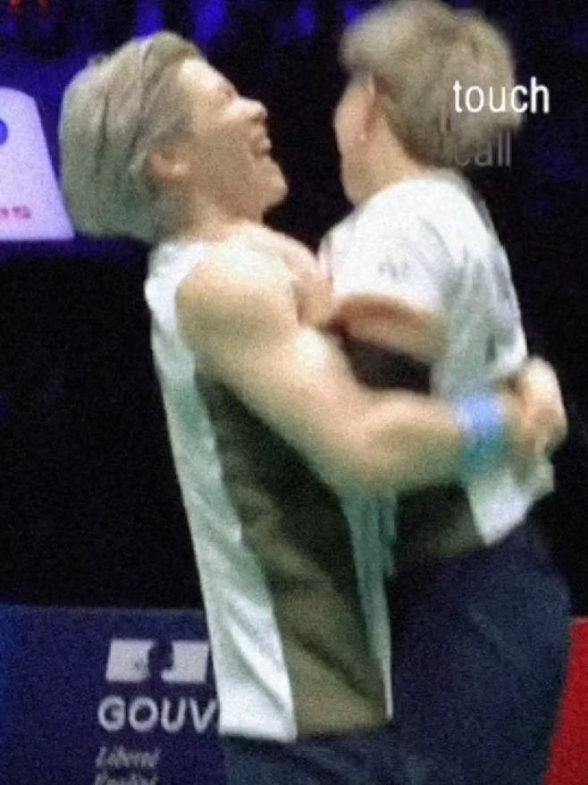 the way he ditched his racket and went straight to her 🫶🏻 good luck for the final tomorrow chentoh !! 💗 . . . #chentangjie #toheewei #bwf #fyp #moots 