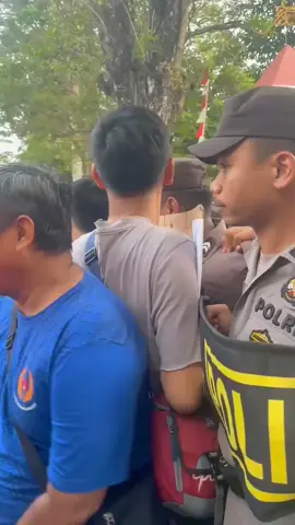 ketika lu demo bawa pinset utk nyabutin kumis🤣polisi#police #polisi #polisiindonesia🇮🇩 #demo 