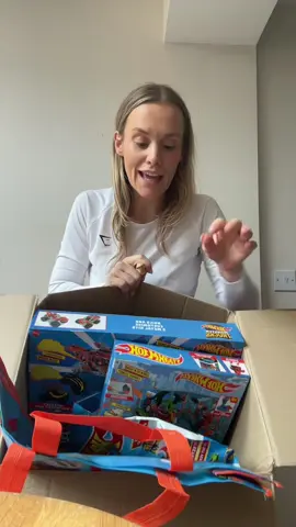 Such an amazing deal!! #tiktokmademebuyit #dealdrops #hotwheels #hotwheelscollections #cartoys 