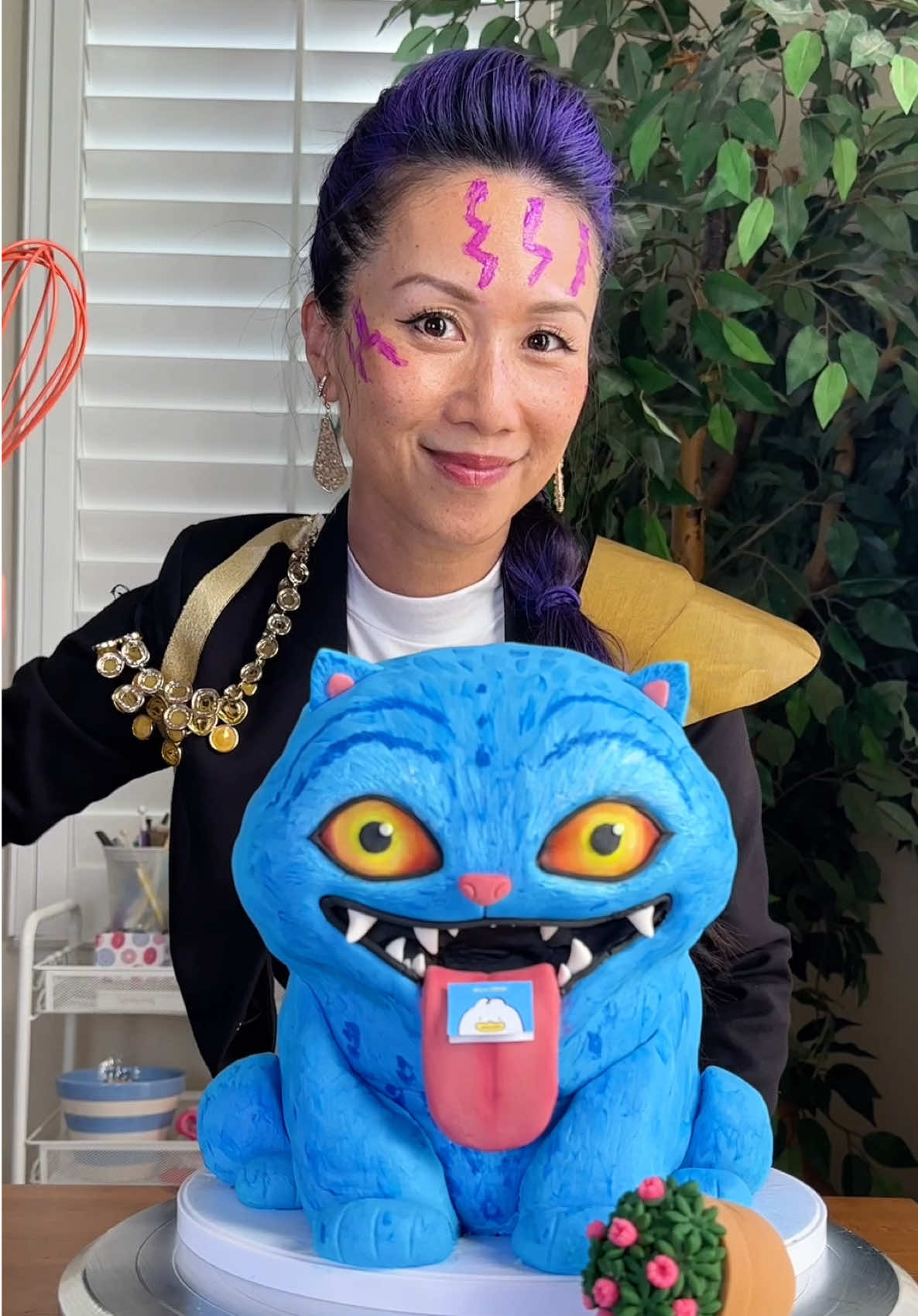 ✨Glow-in-the-dark ✨KPop Demon Hunters Derpy Tiger Cake 💙💜 @Kpop Demon Hunters Netflix #golden #kpopdemonhunters #derpy #cake #cosplayer #rumi 