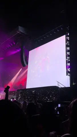 This man can SING😩  #breezybowl #chrisbrownofficial #chrisbrown 
