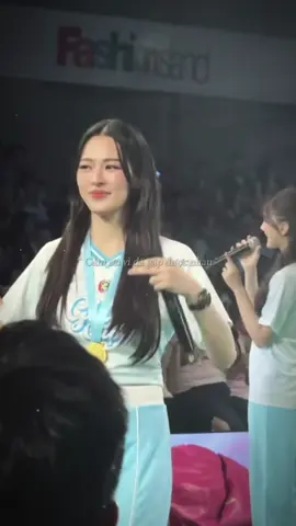 Đưa ra cho vợ coi vết thương và mong vợ thương và tha thứ 🤧🤣#girlscupch3 #lingorm #ormkornnaphat #linglingkwong 