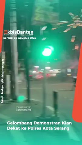 Gelombang Demonstran Kian Dekat ke Polres Kota Serang