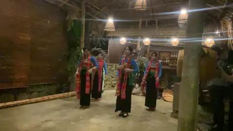 Ính lả ơi #Hoa_pù_luông  #0_9_7_8_5_3_2_7_6_1  #vũhộirượucần  #nhảysạp  #đặt_lịch_văn_nghệ_alo_em_nhé 